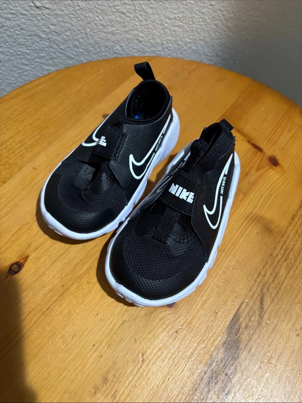 Nike Kids Black and White Slip-On Sneakers with Hook Strap 7C